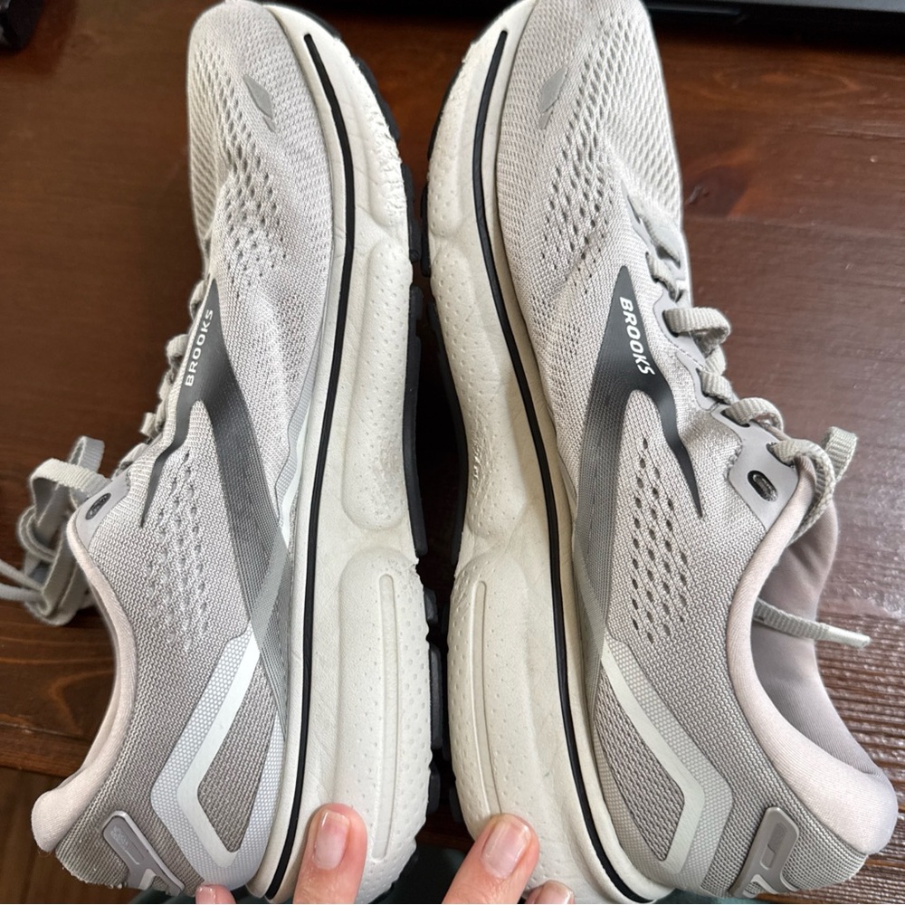 Brooks Ghost 15 Women’s Gray Running Shoes Size 8 B Medium Athletic Sneakers - Picture 2 of 8